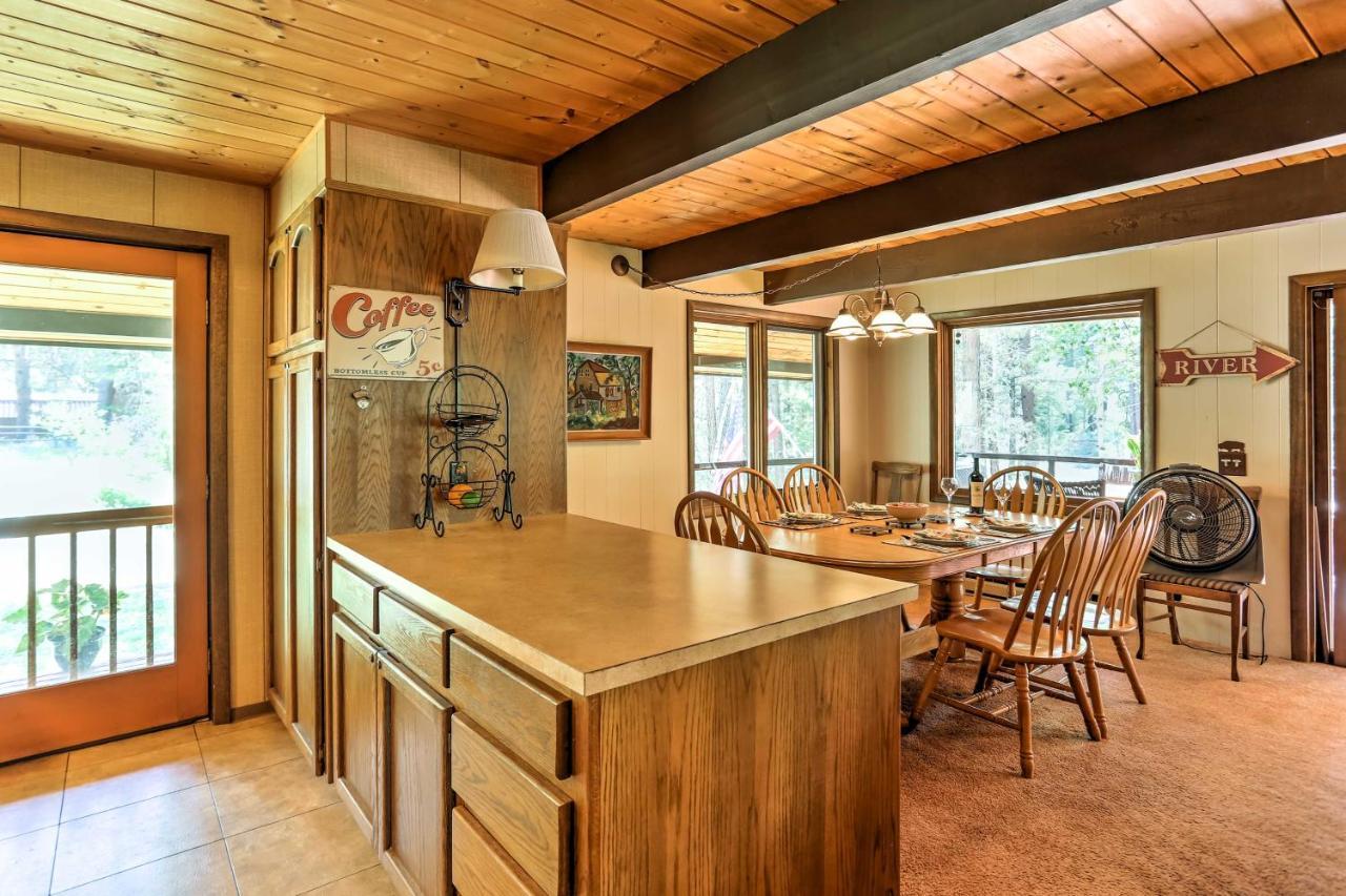 Riverside Winthrop Chalet With Hot Tub And 2 Decks! Exterior photo