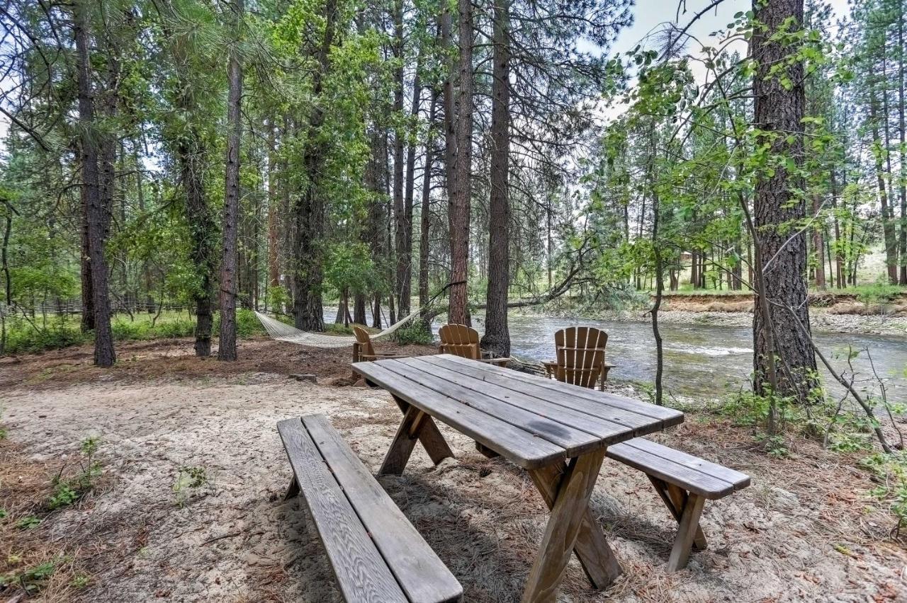 Riverside Winthrop Chalet With Hot Tub And 2 Decks! Exterior photo